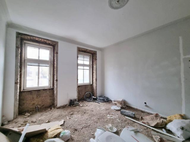 Sanierungsbedürftige Altbauwohnungen in der Straßgschwandtnerstraße Nähe U3 und U4