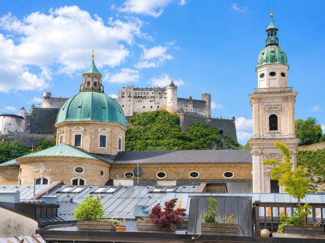 Sanierungsbedürftige Dachgeschosswohnung über den Dächern der Salzburger Altstadt
