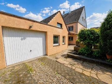 Sanierungsbedürftige Doppelhaushälfte mit Anbau und großem Potenzial in begehrter Lage von Mülheim Saarn!
