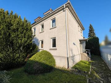 Sanierungsbedürftige Doppelhaushälfte auf schön eingewachsenem Erbpachtgrundstück
