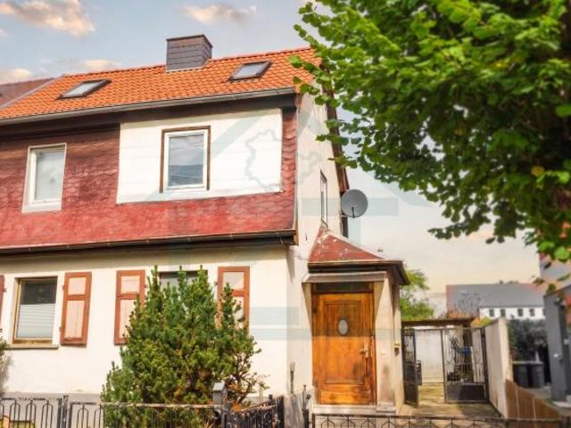 Sanierungsbedürftige Doppelhaushälfte in ruhiger Lage von Camburg