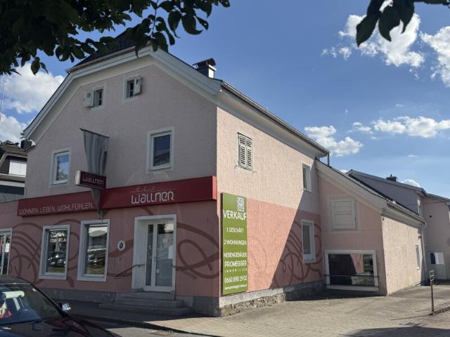 Sanierungsbedürftige Eigentumswohnung mit großzügigen Lager und Produktionsflächen!