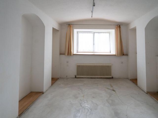 Sanierungsbedürftige Garconniere in Linz Schillerstraße zu kaufen! Nähe Landstraße