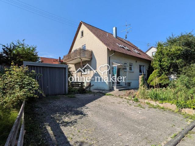 Sanierungsbedürftiges 2 Familienhaus in ruhiger Lage mit großem Garten