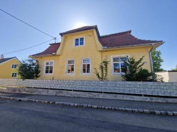 SANIERUNGSBEDÜRFTIGES, CHARMANTES LANDHAUS MIT TRAUMHAFTEM GARTEN IN ALLERBESTER, RUHIGER WOHN, RUHE UND ZENTRUMSLAGE VON MAISSAU