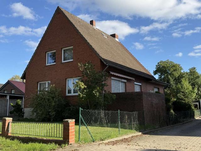 sanierungsbedürftiges Architektenhaus mit großem Garten und Garage