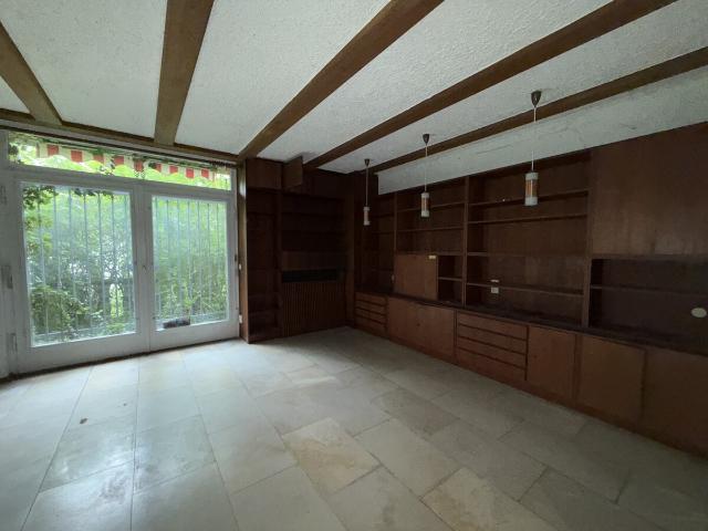 SANIERUNGSBEDÜRFTIGES ARCHITEKTENHAUS IN TOLLER LAGE