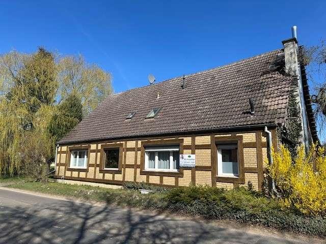 Sanierungsbedürftiges Bauernhaus mit Scheune und weitläufigem Grundstück in der Feldberger Seenlands