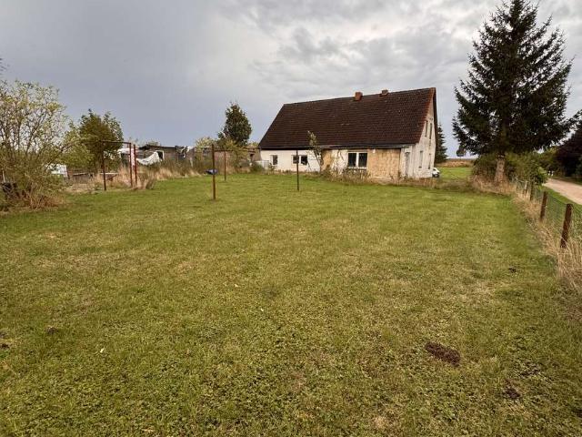 sanierungsbedürftiges EFH mit ca. 5.376 m² Grundstück in ruhiger Feldrand Lage