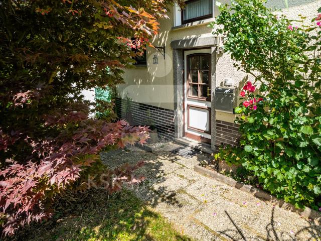 Sanierungsbedürftiges Einfamilienhaus mit Einliegerwohnung in zentraler Lage von Windeck Rosbach