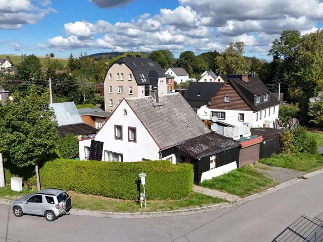 Sanierungsbedürftiges Einfamilienhaus mit Garage für kleines Geld in Crottendorf