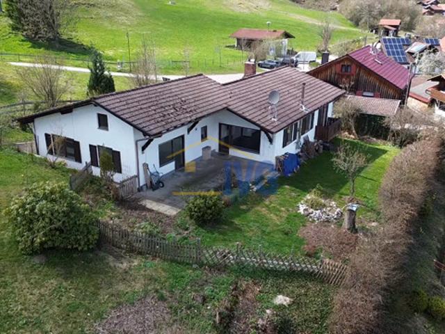 Sanierungsbedürftiges Einfamilienhaus mit sep. Wohneinheit und tollem Weitblick in Pfronten Kappel!