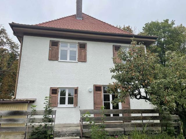 Sanierungsbedürftiges Einfamilienhaus an der Stadtmauer im Erbbaurecht zu vergeben!