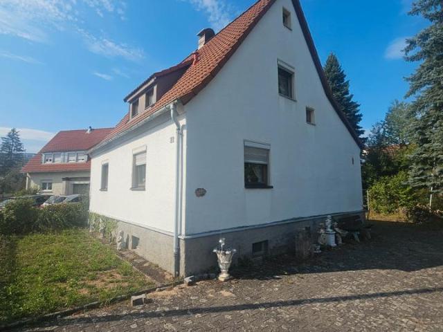 Sanierungsbedürftiges Einfamilienhaus im Herzen von Tennenlohe
