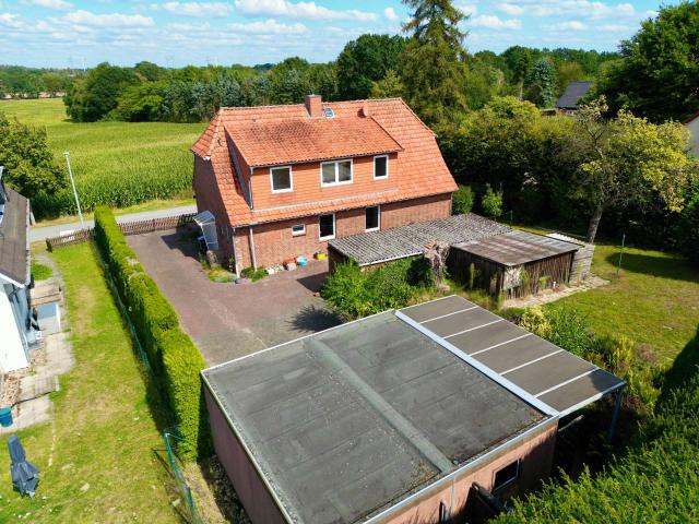 Sanierungsbedürftiges Einfamilienhaus in idyllischer Feldrandlage mit unverbaubarem Weitblick