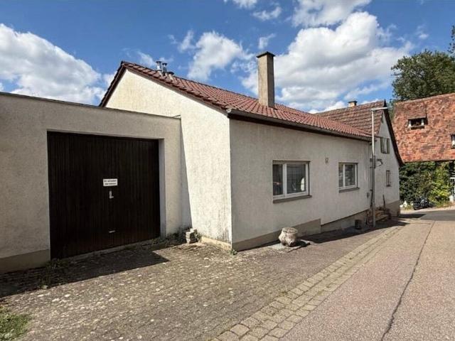 Sanierungsbedürftiges Einfamilienhaus in Weissach Flacht