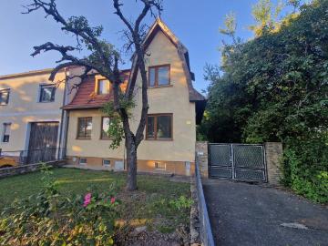 SANIERUNGSBEDÜRFTIGES LANDHAUS MIT TRAUMHAFTEM GARTEN SAMT ALTBAUMBESTAND IN ALLERBESTER WOHN UND ZENTRUMSLAGE VON KIRCHBERG AM WAGRAM