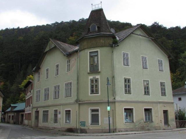 Sanierungsbedürftiges Mehrfamilienhaus I ca. 400 m² I in Gutenstein