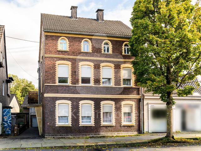 Sanierungsbedürftiges Mehrfamilienhaus in Eitorf!