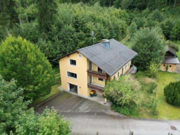 Sanierungsbedürftiges Mehrfamilienhaus mit großem Potenzial in Grünau im Almtal Neuer Preis