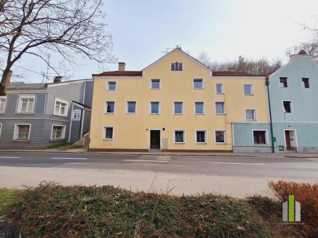 Sanierungsbedürftiges Mehrparteienhaus in Mauerkirchen