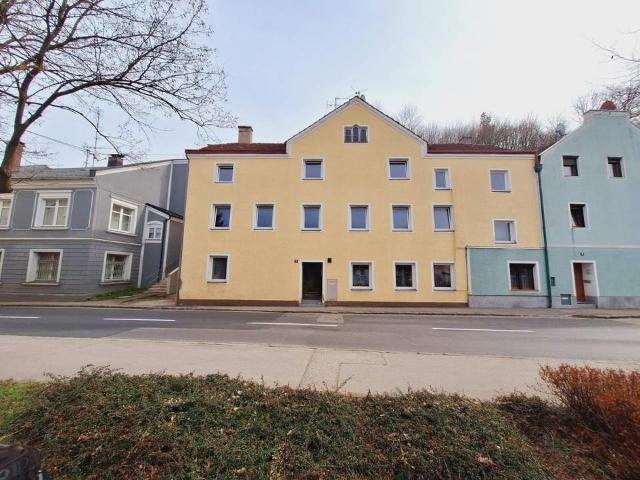 Sanierungsbedürftiges Mehrparteienhaus in Mauerkirchen