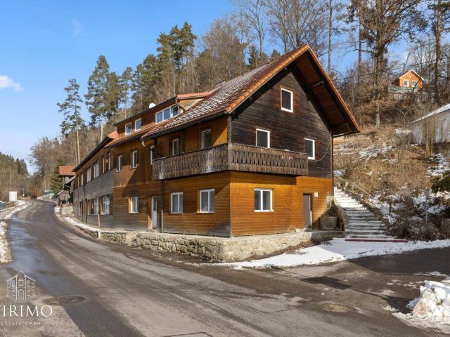 Sanierungsbedürftiges Mehrparteienhaus mit 3 Wohneinheiten, Lager /Werkstattfläche & Nebengebäuden in Gutau