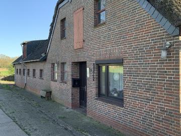 Sanierungsbedürftiges Reetdach Bauernhaus mit Nebengebäude und Weidefläche!