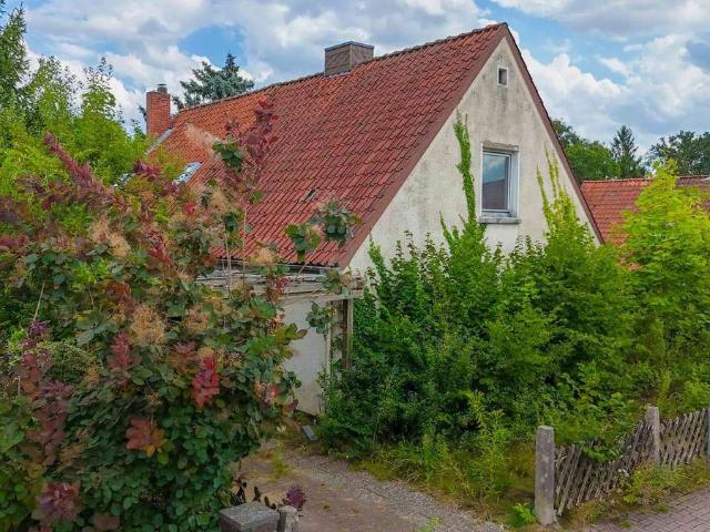 Sanierungsbedürftiges Wohnhaus oder Neubaugrundstück