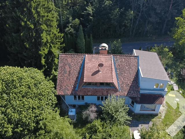 Sanierungsbedürftiges Wohnhaus mit riesigem Grundstück
