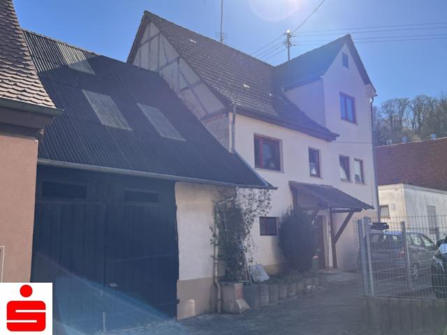 Sanierungsbedürftiges Wohnhaus mit Scheune und viel Potenzial