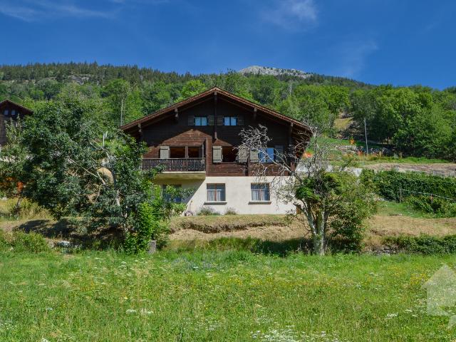 Sanierungsdedürftiges Haus in hervorragender Lage