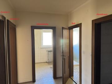 Innsbruck/ O Dorf: sanierungsbedürftige kleine 3 Zimmer Wohnung mit gr. Westbalkon!