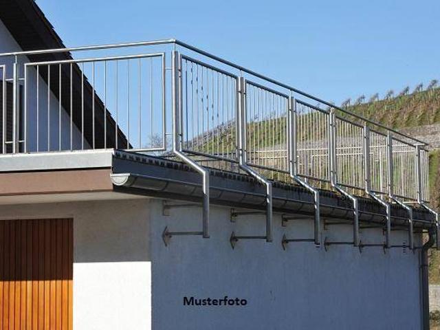 Sanierungsobjekt mit Garage Verwirklichen Sie Ihre Ideen