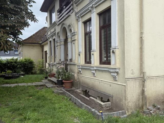 Sanierungsobjekt mit großem Grundstück in Geestland – vielfältige Entwicklungsmöglichkeiten