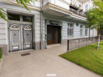 Sanierungsobjekt mit Potenzial im Stuwerviertel – Wohnung & Geschäftslokal im Eigentumspaket