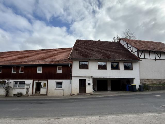 Sanierungsobjekt mit starker Substanz und großem Grundstück – KEINE KÄUFERPROVISION!