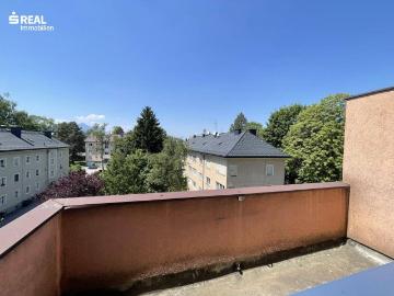 Sanierungsprojekt: 3 Zimmer Wohnung mit Balkon