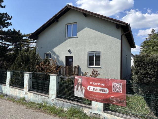 Saniere das Haus und mach was daraus | Südwest Terrasse | vollunterkellert | Garage | ausbaubarer Rohdachboden