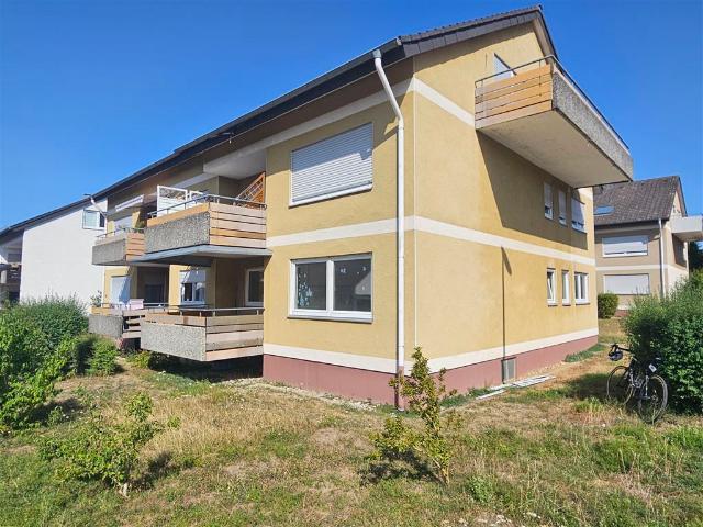 Sanieren, gestalten, wohlfühlen – sonnige Wohnung mit Balkon und Garage in Hohenmemmingen