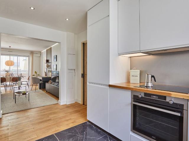 Sanoa 3 bedrooms and balcony in Muette / Passy, Paris Amsterdam Apartments for Rent