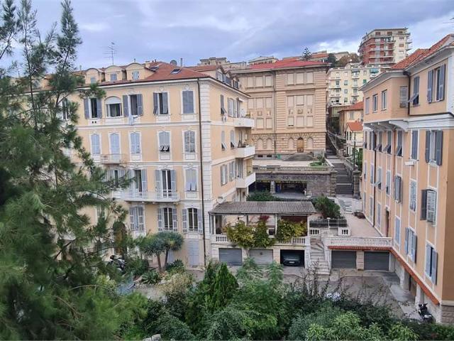 SANREMO, CENTRALISSIMO, BILOCALE APPENA RINNOVATO, BEN ARREDATO