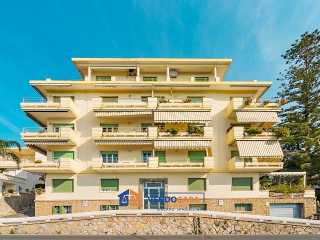 Sanremo: Pentalocale Vista Mare Con Box 130m² Coldirodi