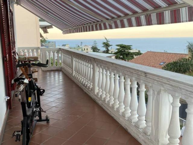SANREMO VILLA SOLARO CON PISCINA A SFIORO
