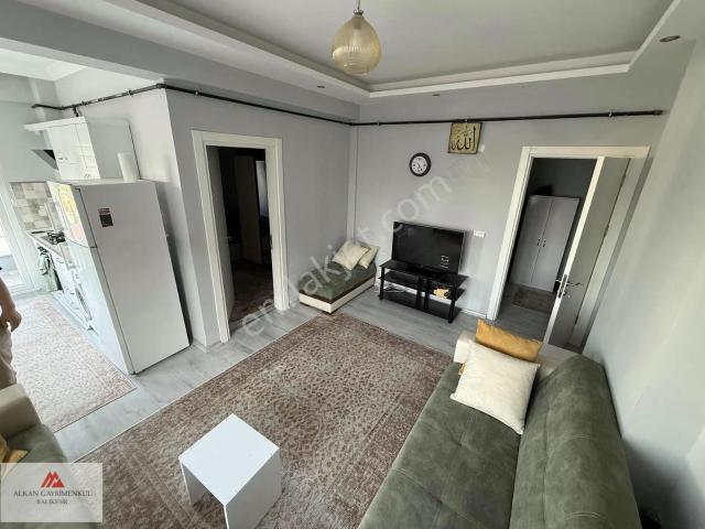 Saat Kulesi Üstünde Şehir Manzaralı Geniş 1+1 Daire