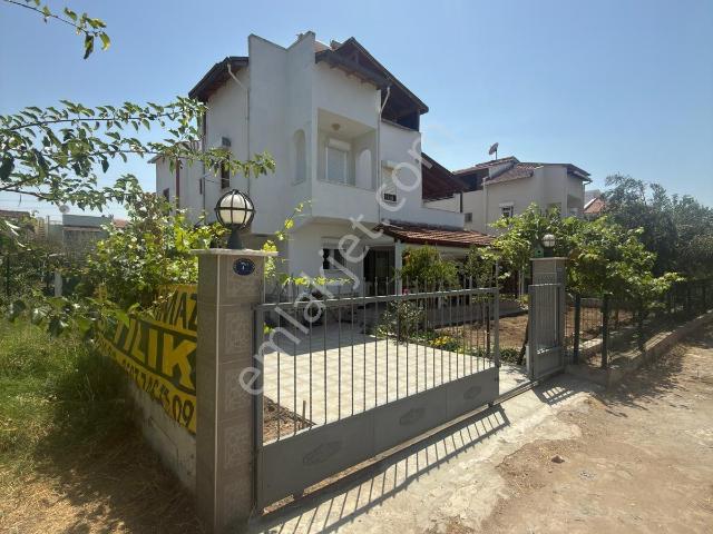 Saadet Korkmaz'dan Cumhuriyet'de Satılık 5+1 İkiz Nizam Villa