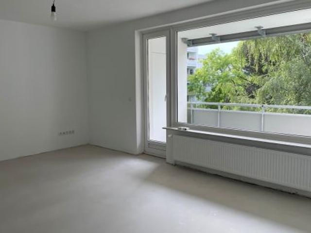 Saalestr. 4, 4 L Erstbezug nach Modernisierung! 3 Zimmer Wohnung mit Loggia! WBS notwendig!