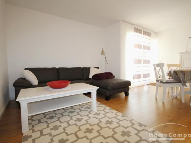 Saarbrücken, hochwertig neue renovierte 2 Zimmer Wohnung mit sonniger Terrasse + Stellplatz