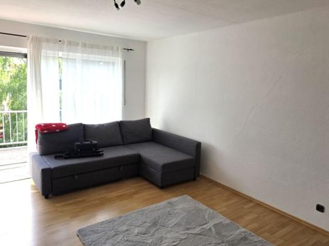 Saarbrücken Malstatt: Gut geschnittene Wohnung mit 2 Zimmern, Küche, Bad, Balkon, Garage