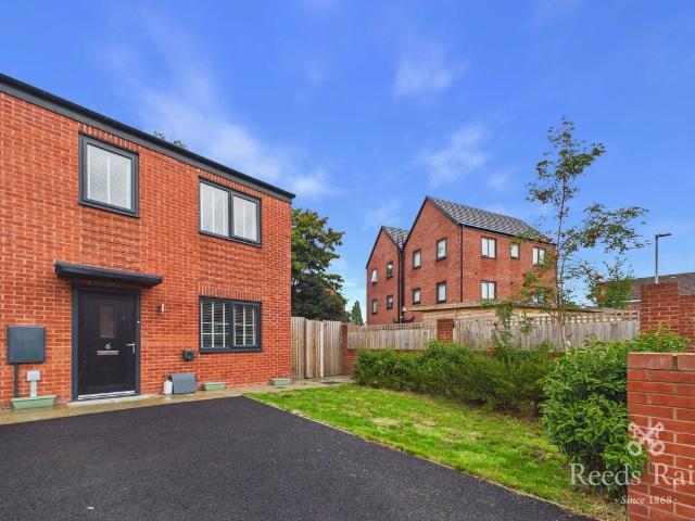 Sabden Close, Manchester, Greater Manchester M40, 3 bed end terrace house to rent, £1,400 pcm | PrimeLocation